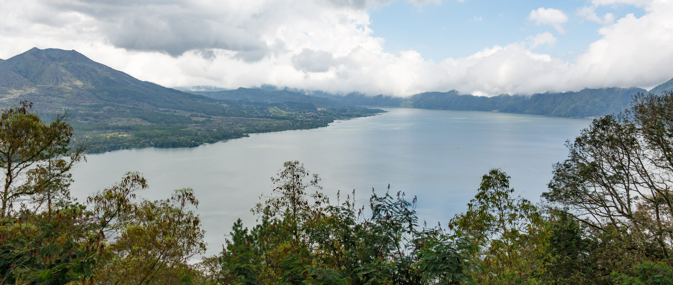 Bali i els seus volcans: el Batur i l’Agung al cor de  - Bangly-Regency Bali Indonesia Lake-Batur-01.jpg