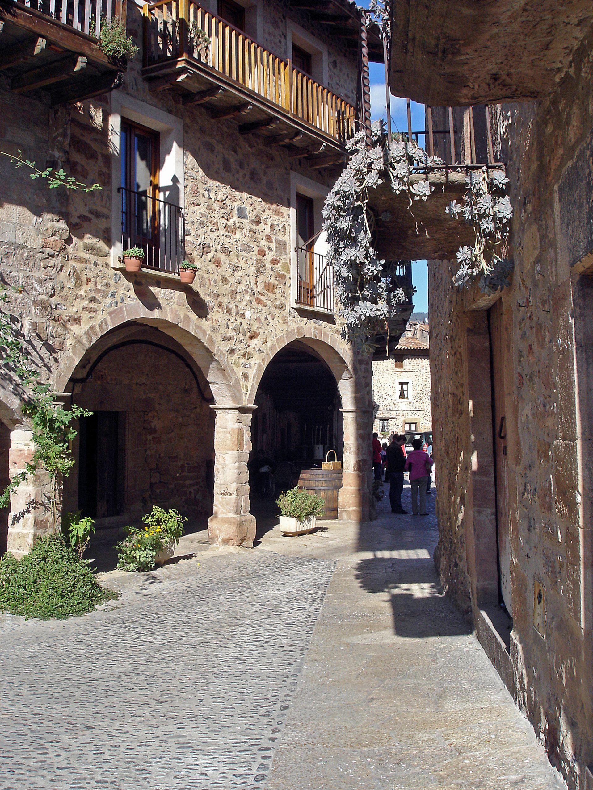 Carrer medieval de Santa Pau