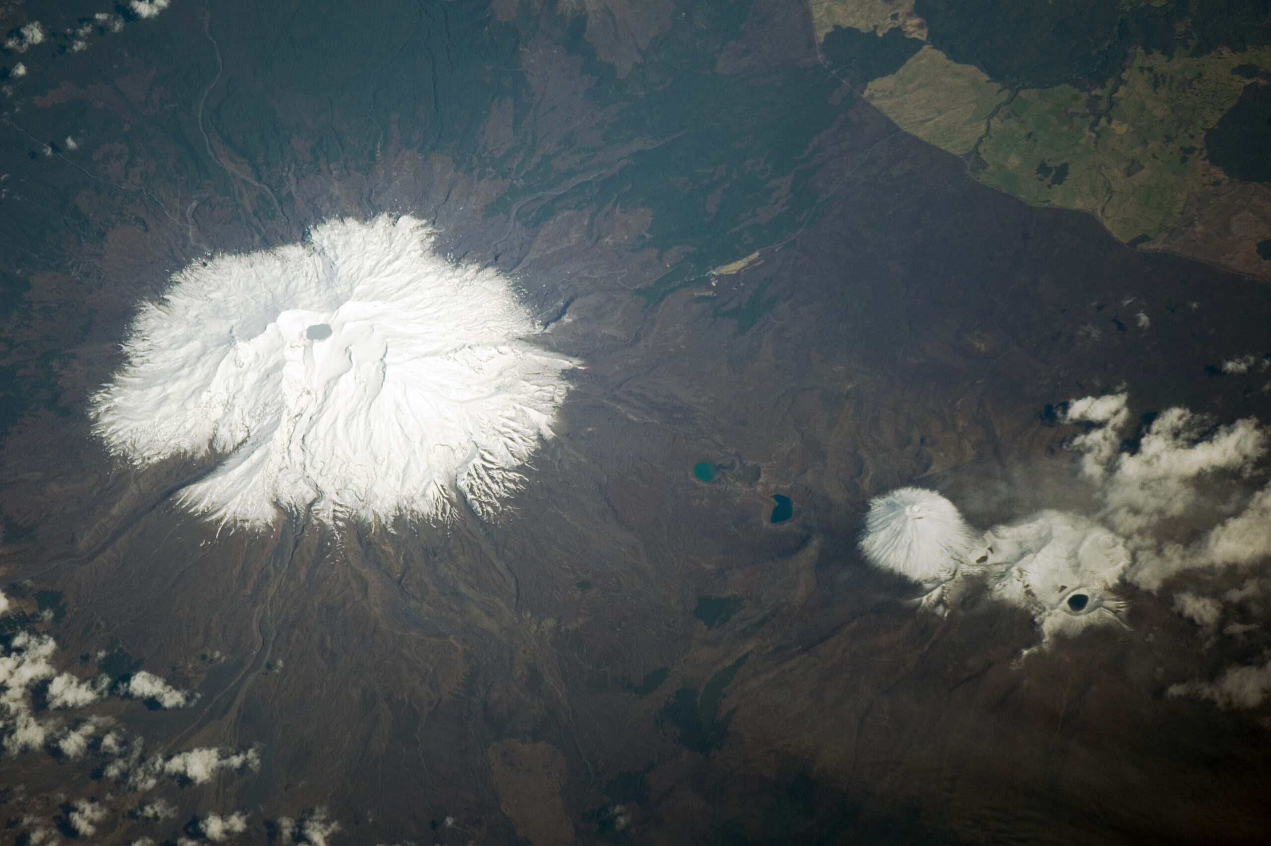 Els volcans de Nova Zelanda: Tongariro, Ruapehu i l’Al - ISS-37 Ruapehu volcano and Tongariro volcanic complex in New
