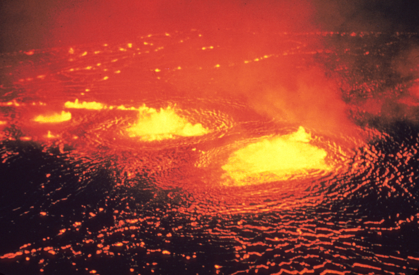 Erupció del Kilauea el 1954, fotografia històrica de l\'USGS que mostra la potència destructiva dels volcans